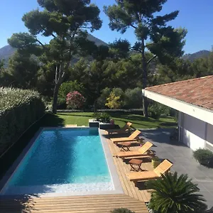 Bed & Breakfast Luxe Dans De Standing Avec Piscine, Acces Discret Et Independant, Terrasse Arboree Et Parking Prive, La Valette-du-Var